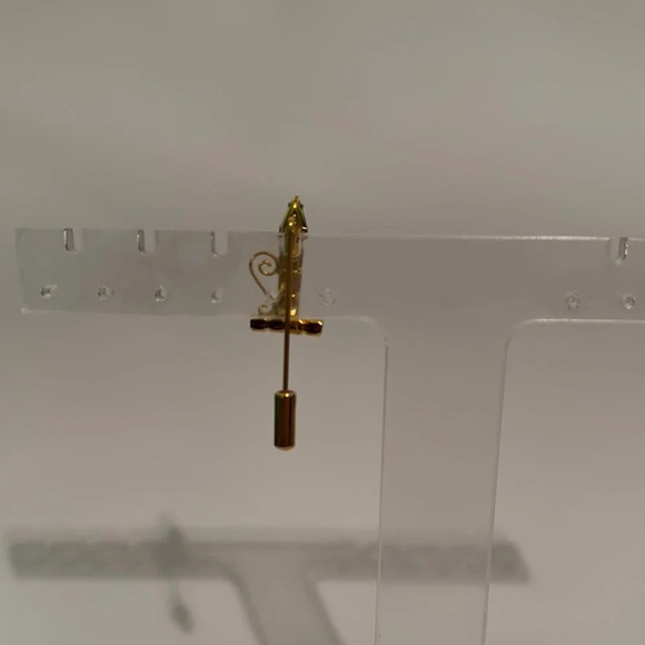 Elegant Gold and Green Brooch with Candle Design - Picture 4 of 6